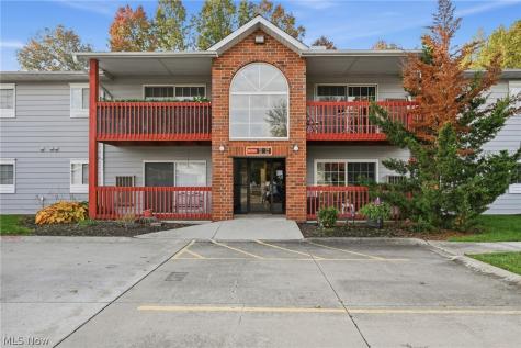 27069 Oakwood Circle Olmsted Twp OH 44138