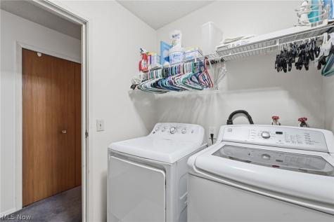 27069 Oakwood Circle Olmsted Twp OH 44138