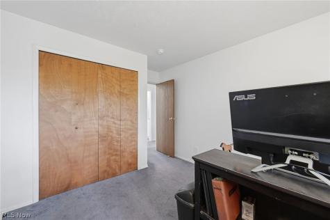 27069 Oakwood Circle Olmsted Twp OH 44138