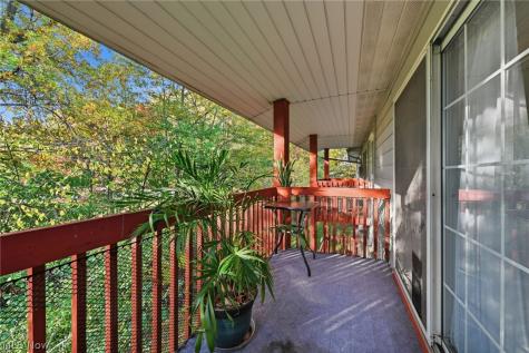27069 Oakwood Circle Olmsted Twp OH 44138