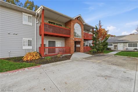 27069 Oakwood Circle Olmsted Twp OH 44138