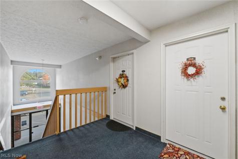 27069 Oakwood Circle Olmsted Twp OH 44138