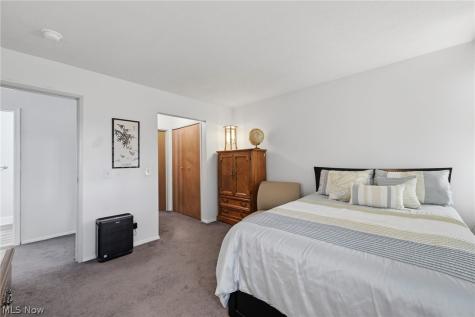 27069 Oakwood Circle Olmsted Twp OH 44138