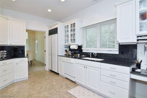 22 Waterford Lane Beachwood OH 44122