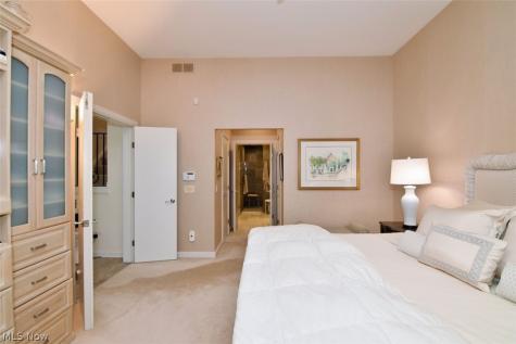 22 Waterford Lane Beachwood OH 44122