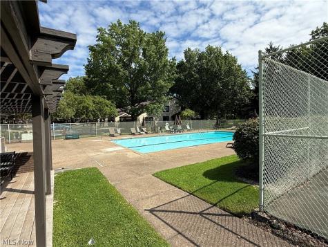 569 Bartow Lane Richmond Heights OH 44143