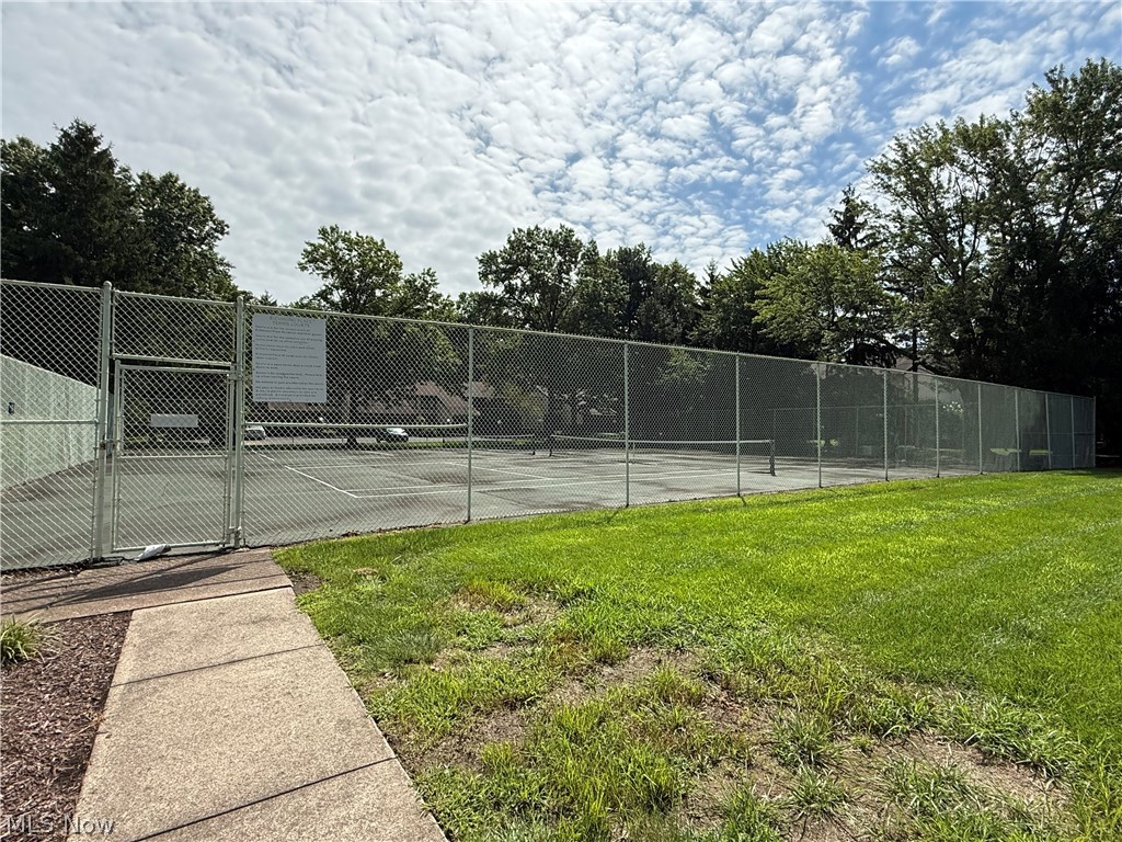 569 Bartow Lane Richmond Heights OH 44143