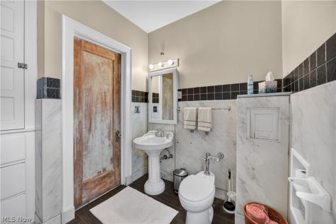 2661 Euclid Heights Boulevard Cleveland Heights OH 44106