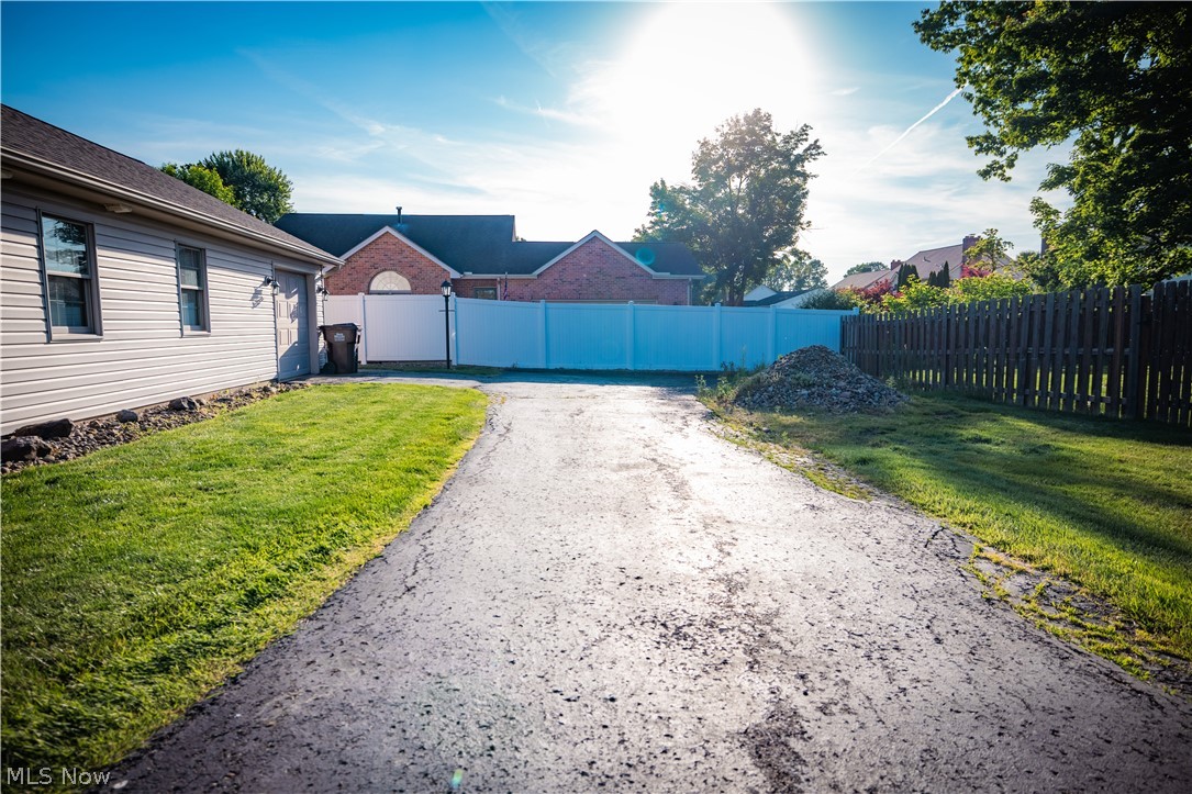 1852 Massachusetts Avenue Poland OH 44514