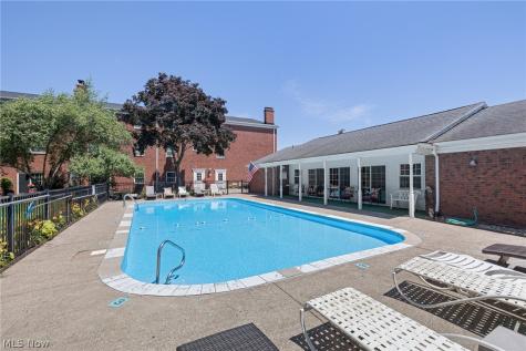 2885 Pease Drive Rocky River OH 44116
