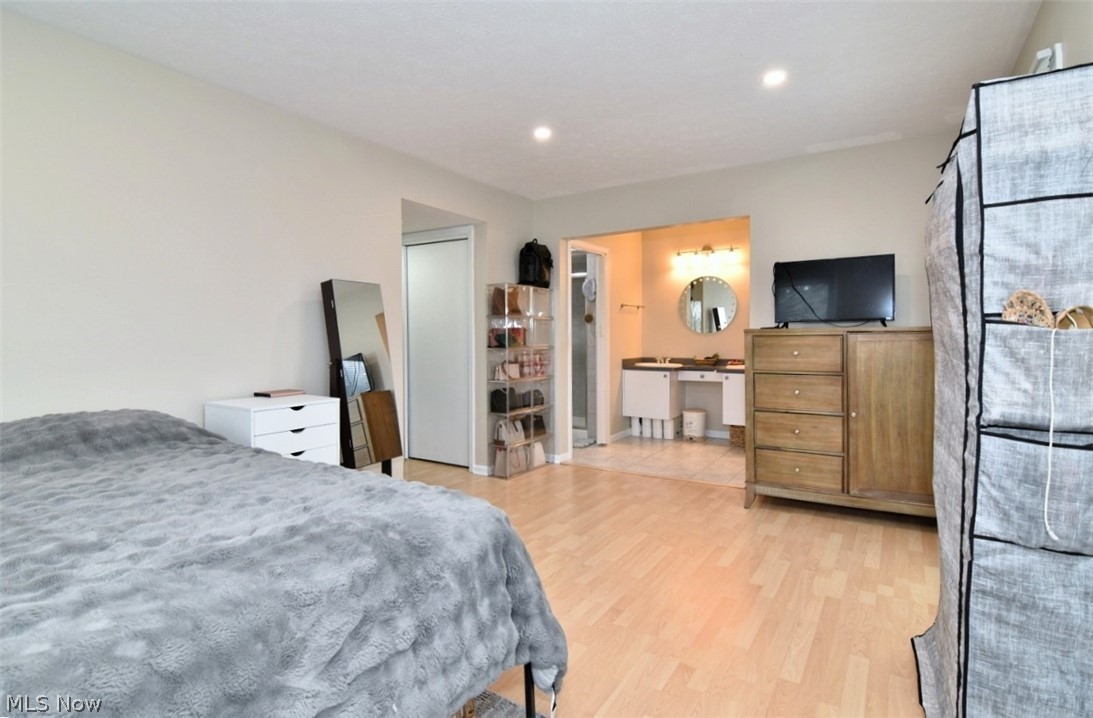 2108 Glouchester Drive Lyndhurst OH 44124