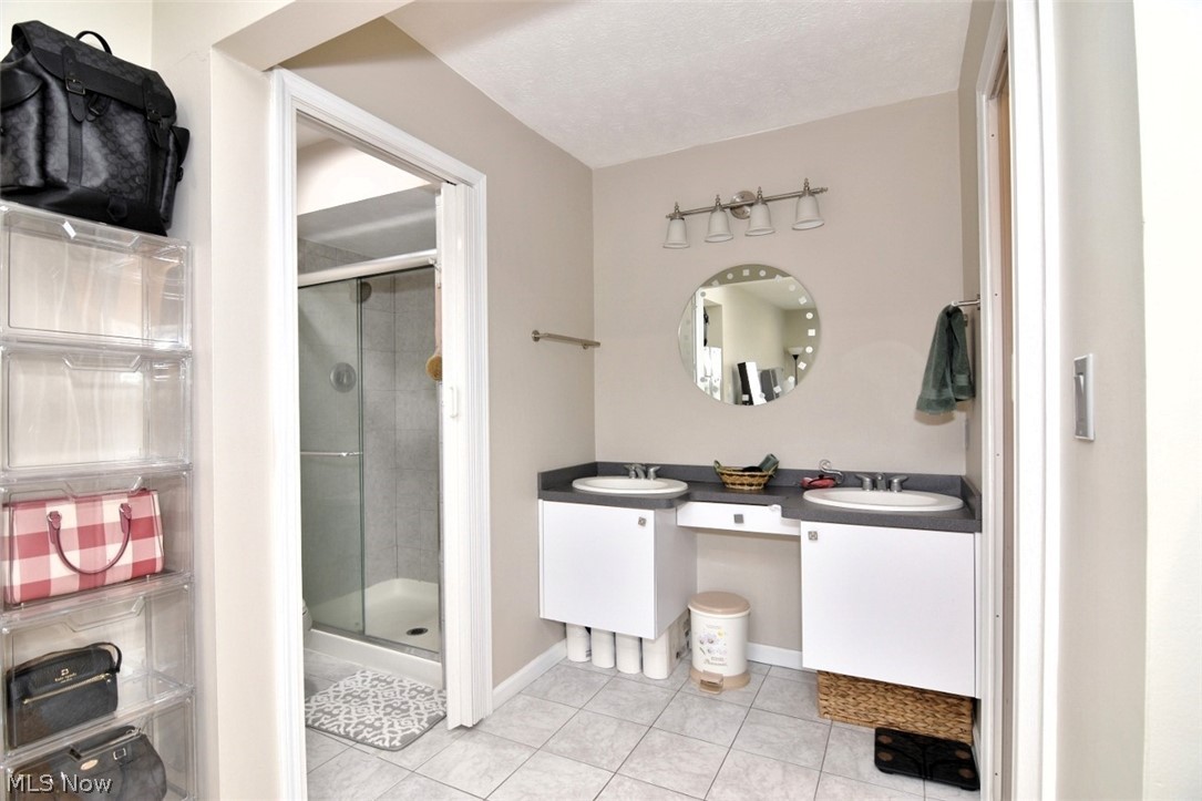 2108 Glouchester Drive Lyndhurst OH 44124