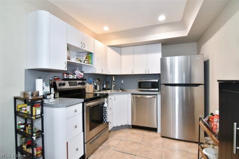 2108 Glouchester Drive Lyndhurst OH 44124
