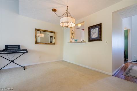 1702 Southpointe Circle NE Canton OH 44714