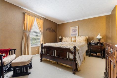 1702 Southpointe Circle NE Canton OH 44714