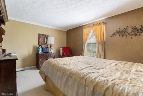 1702 Southpointe Circle NE Canton OH 44714