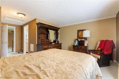 1702 Southpointe Circle NE Canton OH 44714