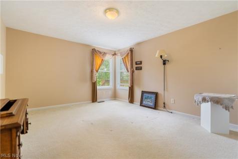 1702 Southpointe Circle NE Canton OH 44714