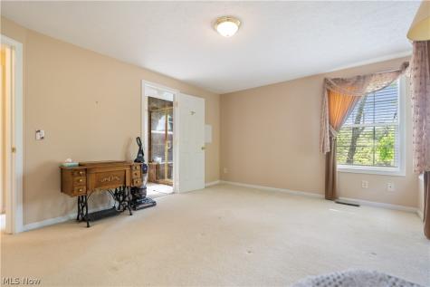 1702 Southpointe Circle NE Canton OH 44714
