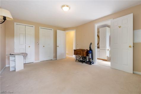 1702 Southpointe Circle NE Canton OH 44714