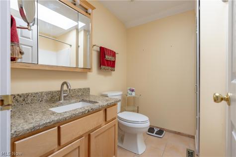 1702 Southpointe Circle NE Canton OH 44714
