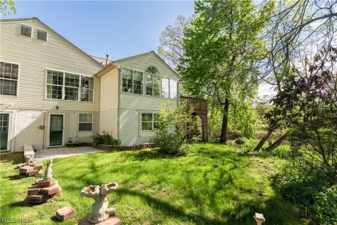 1702 Southpointe Circle NE Canton OH 44714