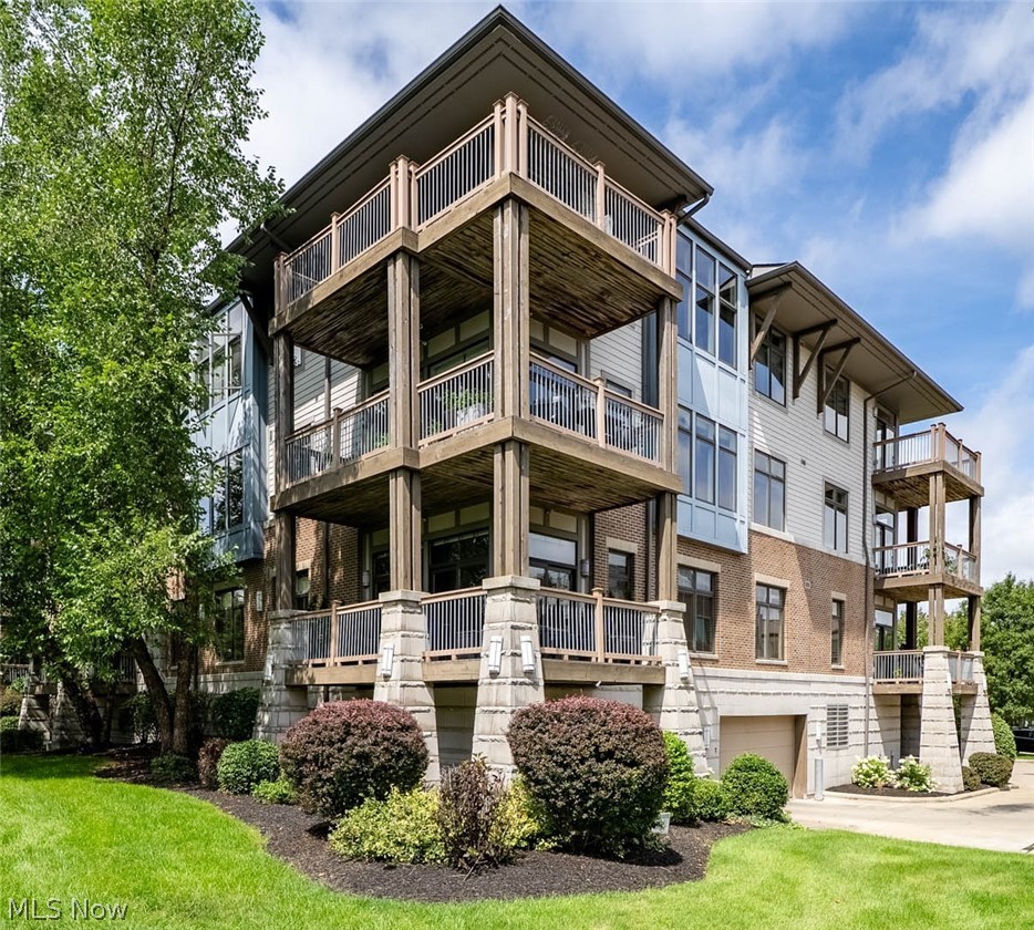 1403 Copper Trace Cleveland Heights OH 44118