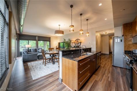 1403 Copper Trace Cleveland Heights OH 44118