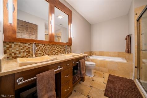 1403 Copper Trace Cleveland Heights OH 44118