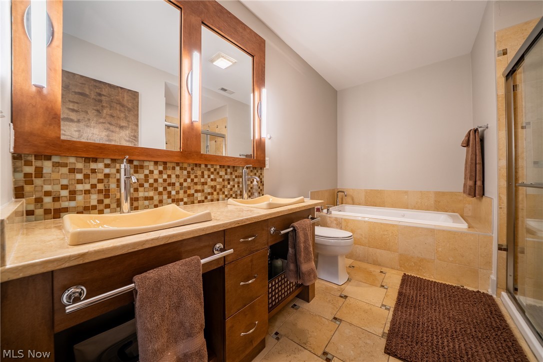 1403 Copper Trace Cleveland Heights OH 44118
