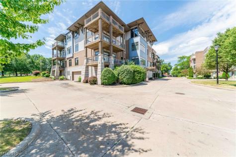 1403 Copper Trace Cleveland Heights OH 44118