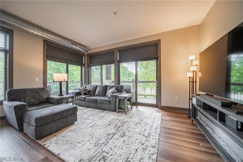 1403 Copper Trace Cleveland Heights OH 44118