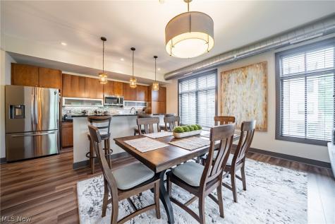 1403 Copper Trace Cleveland Heights OH 44118