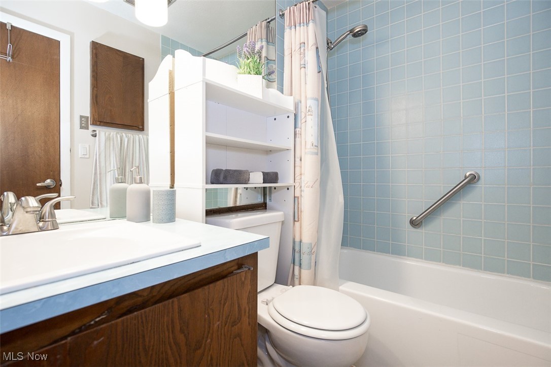 4863 White Pine Way North Ridgeville OH 44039