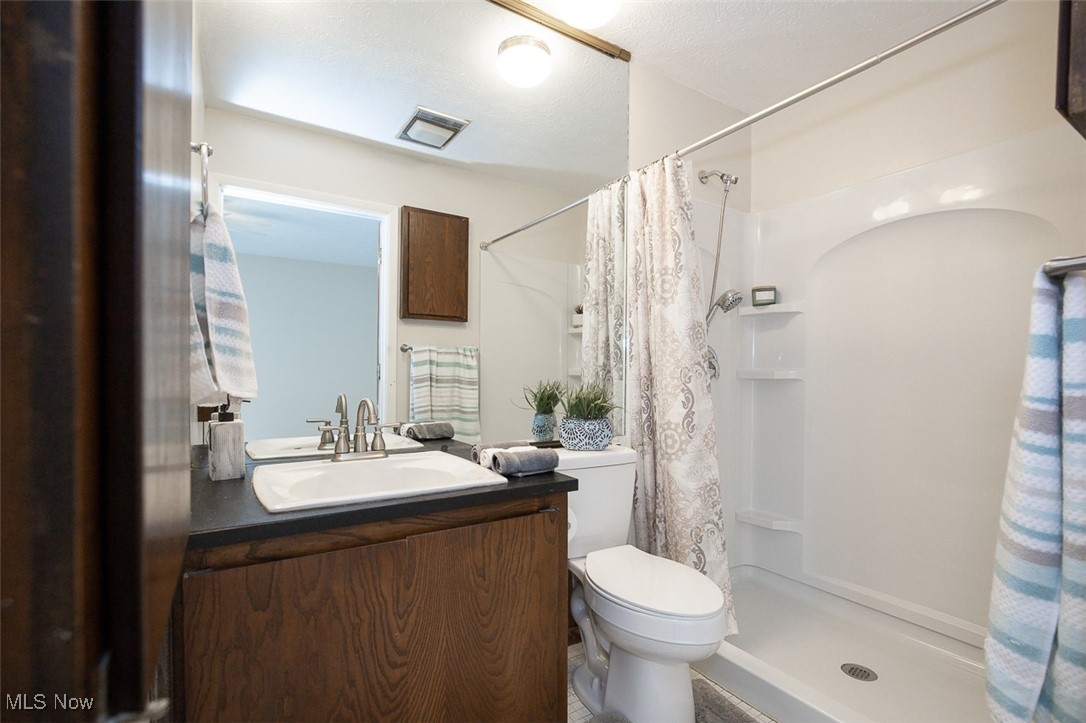 4863 White Pine Way North Ridgeville OH 44039