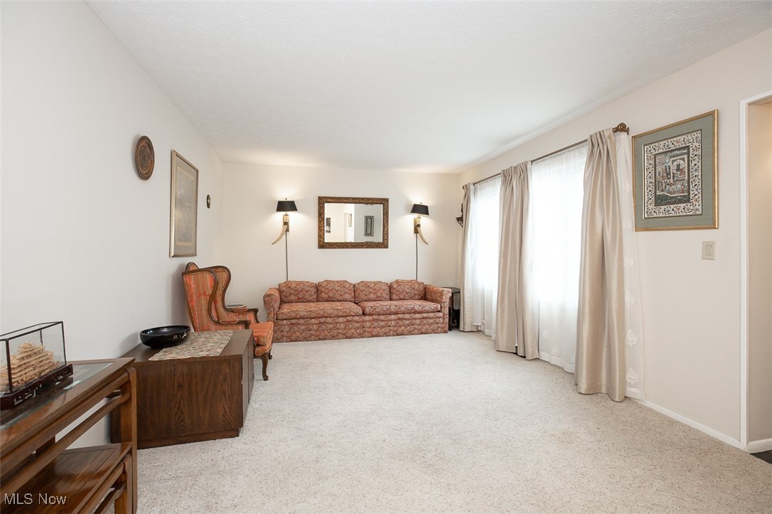 4863 White Pine Way North Ridgeville OH 44039