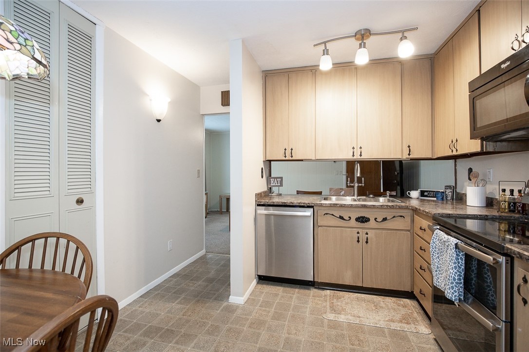 4863 White Pine Way North Ridgeville OH 44039