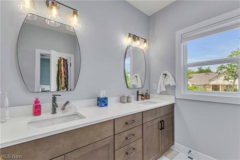 2126 Heritage Lane Westlake OH 44145