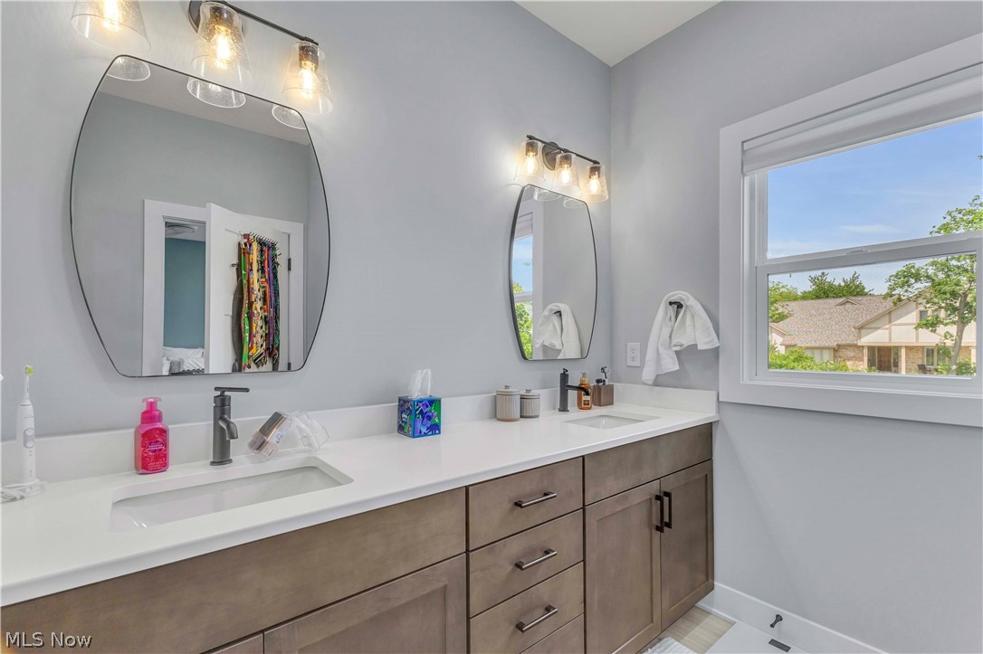 2126 Heritage Lane Westlake OH 44145