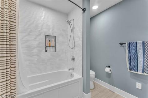 2126 Heritage Lane Westlake OH 44145