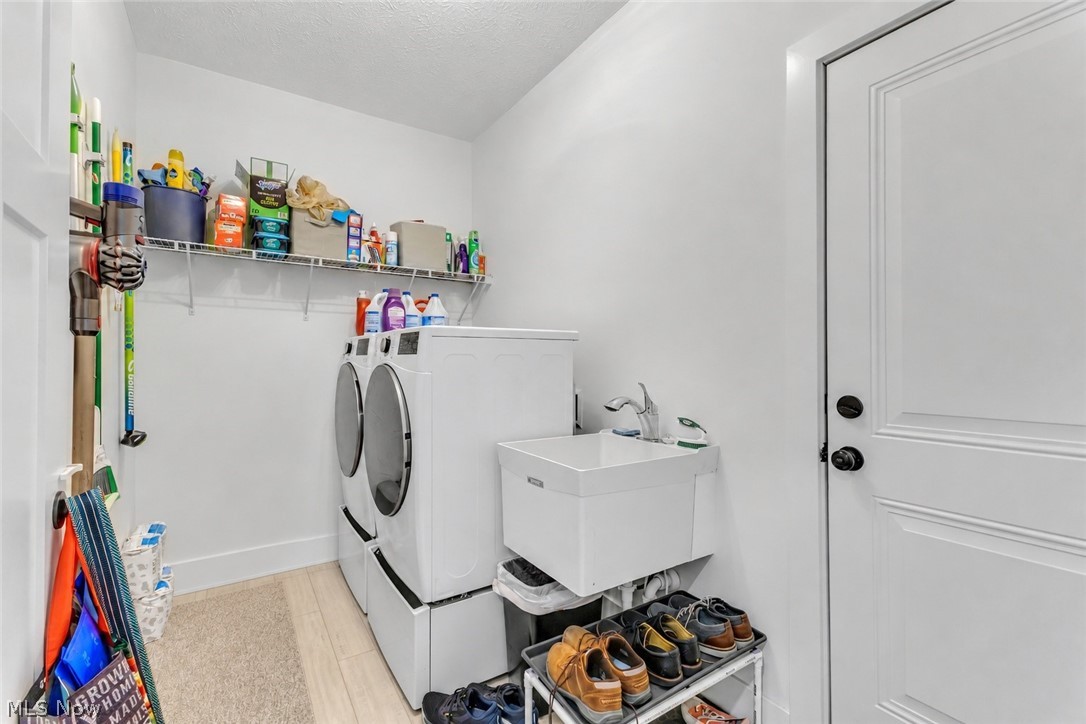 2126 Heritage Lane Westlake OH 44145