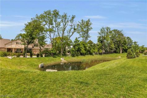 2126 Heritage Lane Westlake OH 44145