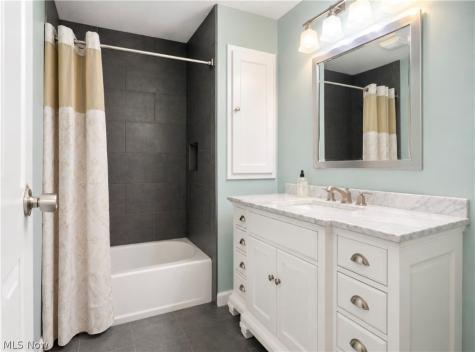 1044 Canyon View Road Sagamore Hills OH 44067