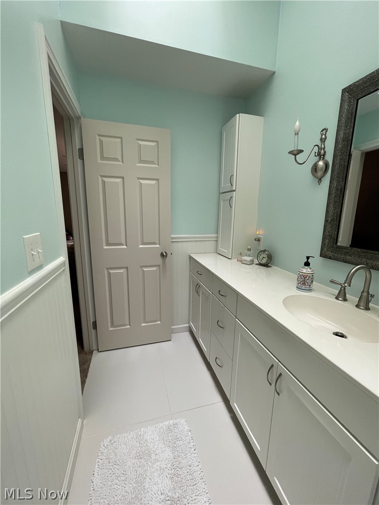 1153 Red Tail Hawk Court Youngstown OH 44512