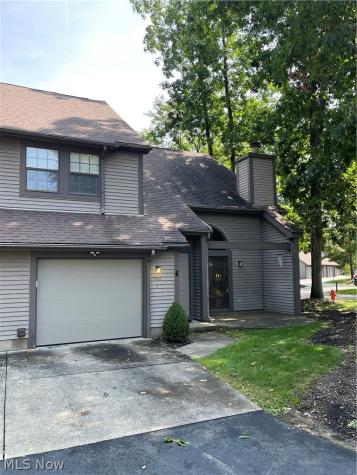 1153 Red Tail Hawk Court Youngstown OH 44512