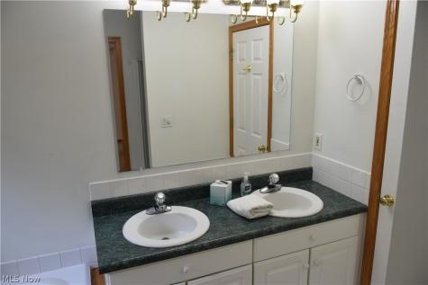 7070 NW Bentley Street NW Massillon OH 44646
