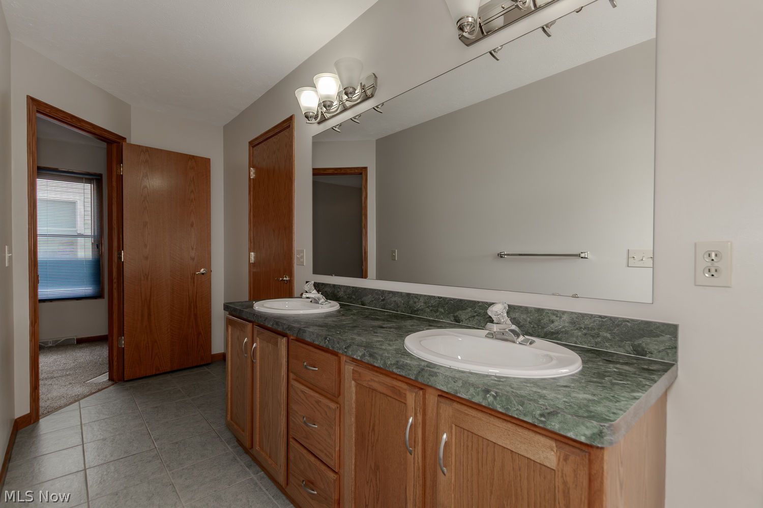 67 Sunset Cove Circle Eastlake OH 44095
