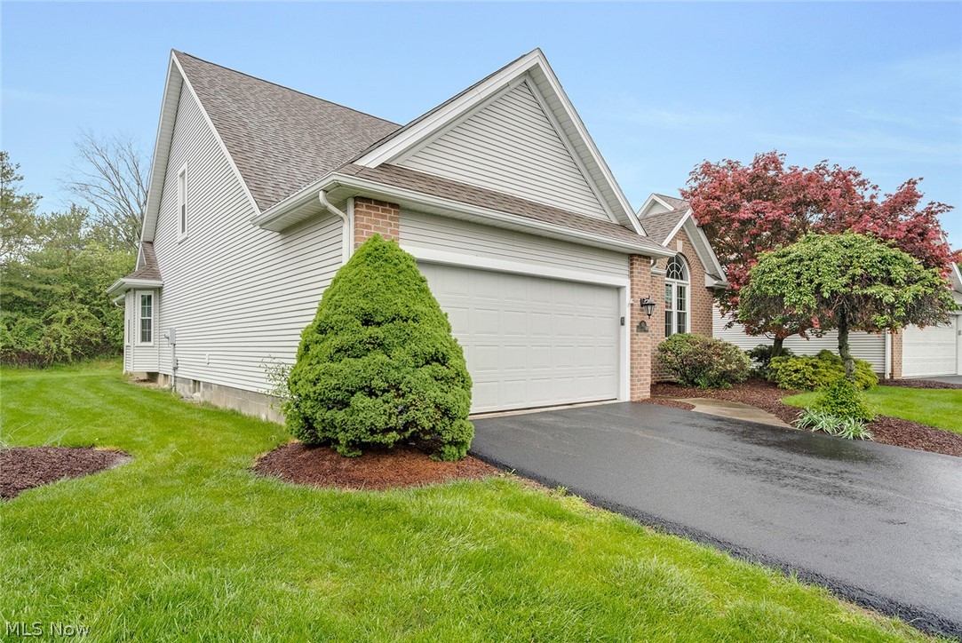 90 Lake Pointe Circle Canfield OH 44406