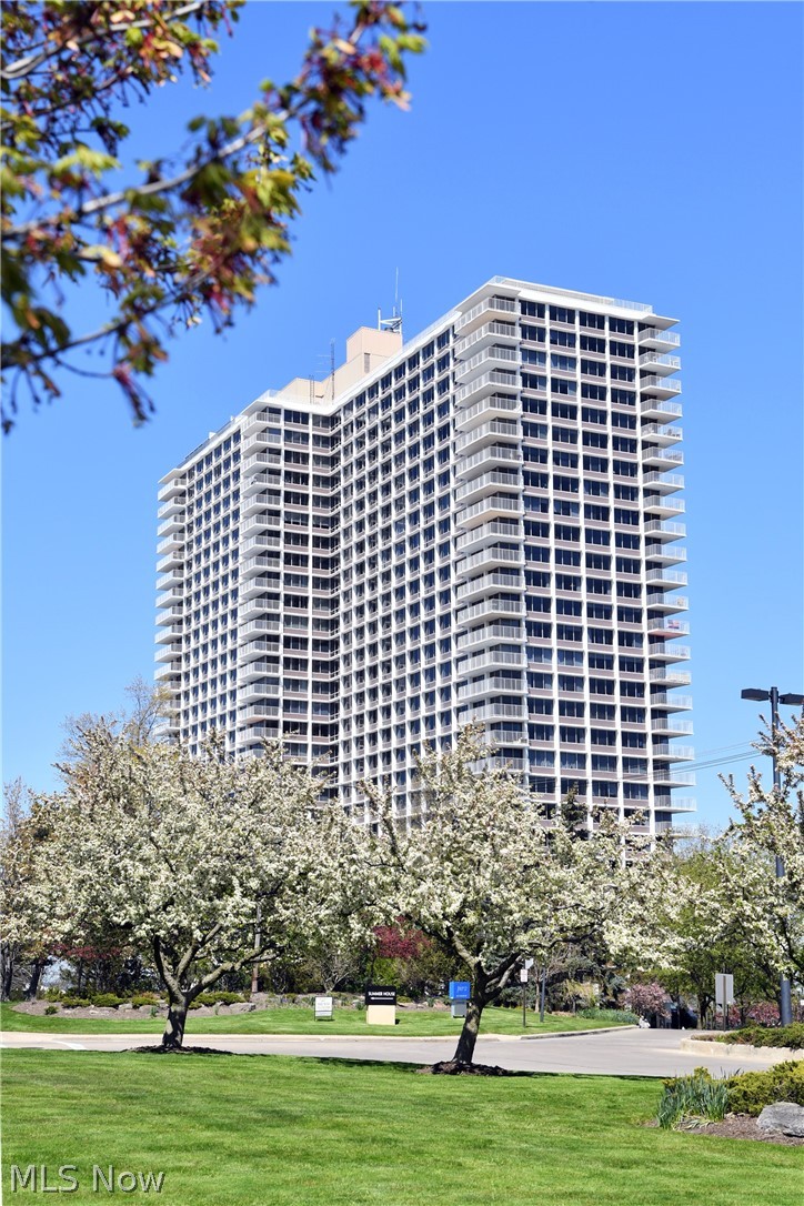 Lakewood OH, 12700 Lake Avenue, Unit 808