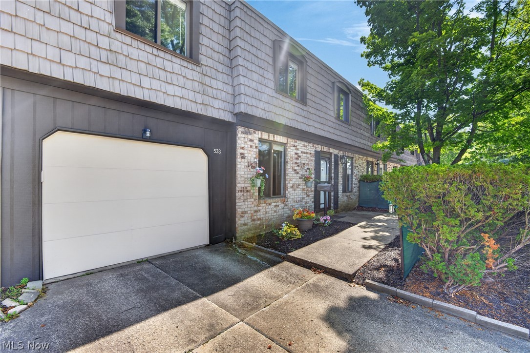 533 Tollis Parkway Broadview Heights OH 44147